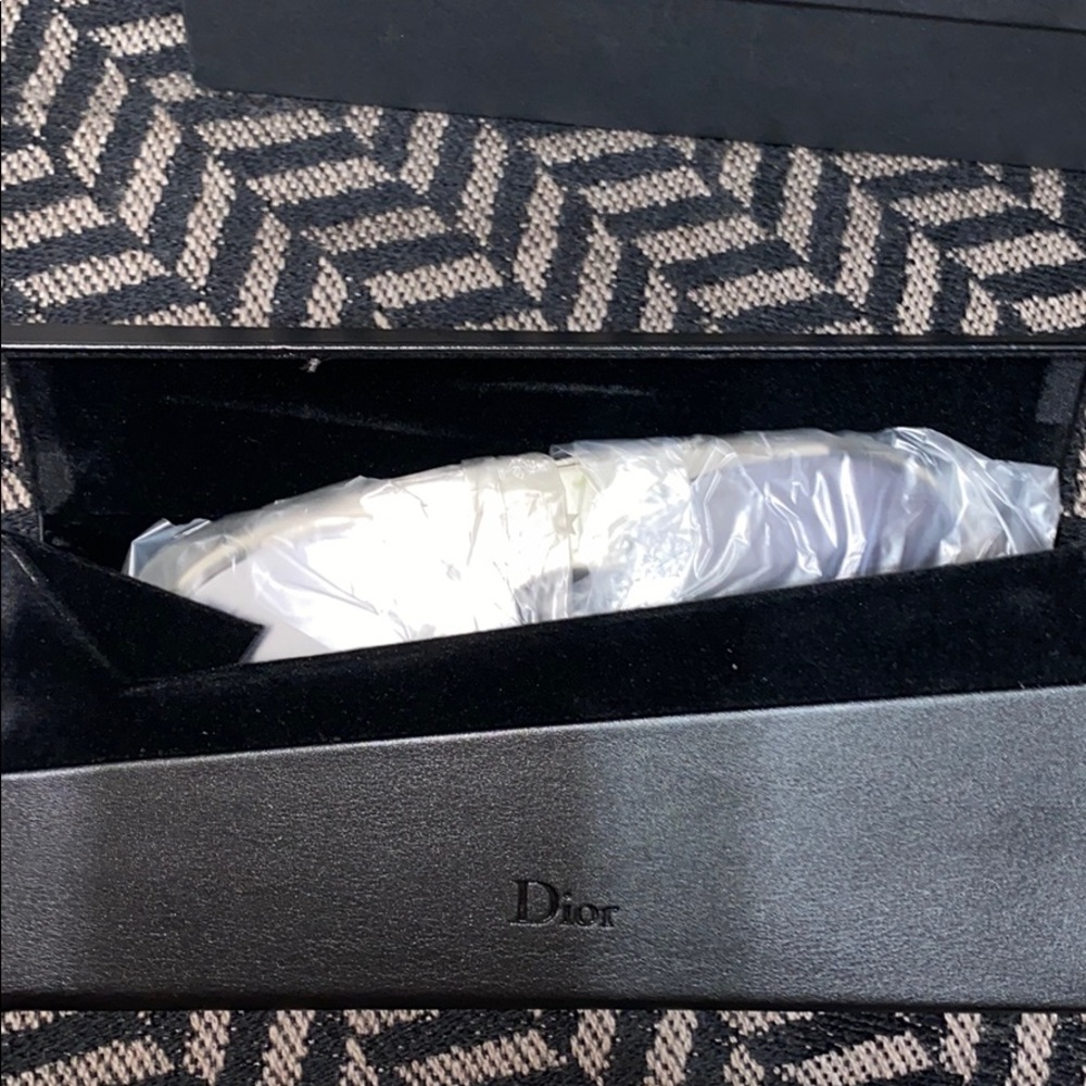 DIOR - Picture 9 of 11
